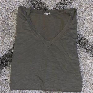 Basic v-neck tee